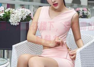 爱丝图集：九点在楼下，轻轻露出我的丝臀魅力