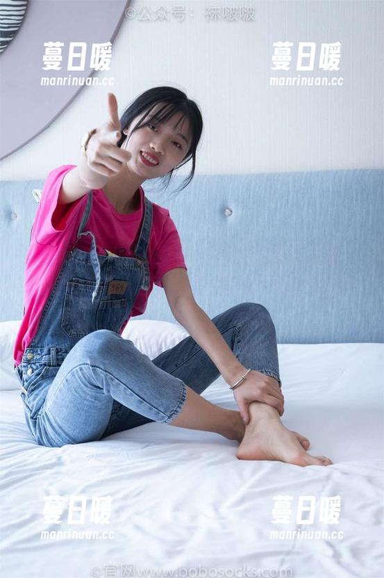 BoBoSocks袜啵啵-奶油 BoBoSocks袜啵啵 - 奶油黑丝写真集:花絮版更新,快来看看趣味满满的背后故事!