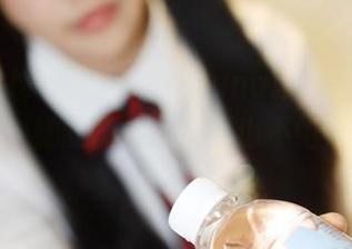 MyGirl美媛馆 - 跟着luna张静燕学定制比基尼，她的图集让你再也不怕海水打湿。