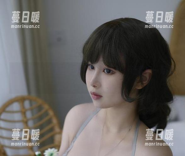 PAKI草莓酱 美图解锁!PAKI草莓酱的JK黑丝,让我们一起心动
