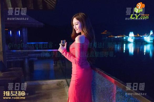 QingDouKe青豆客-娜依灵儿 QingDouKe青豆客 - 兔子都想借个时尚法!娜依灵儿红裙图集,作品中的每一帧都想让我放慢呼吸。