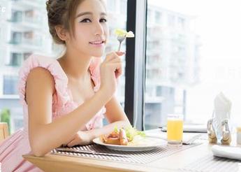 QingDouKe青豆客 - 最新美昕Yumi和服写真，照片透出那种微妙的、难以名状的美感。