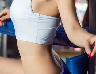 UGirls尤果网 - 才可儿旗袍高清图集，就是那种让我想要点进来又不想出门的风格。