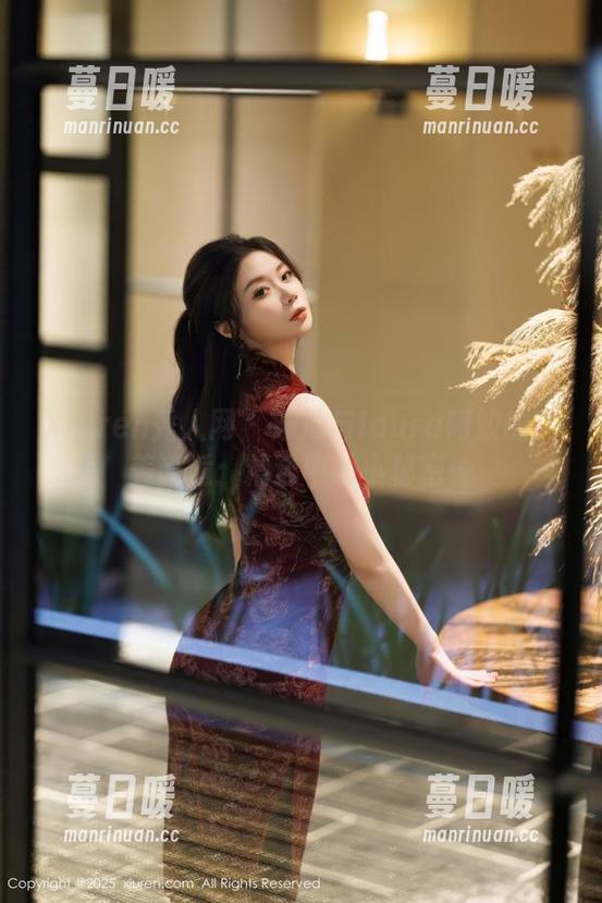 Xiuren秀人网-laura阿姣 Xiuren秀人网 - 泳池与laura阿姣的完美邂逅:精选中的小秘密…