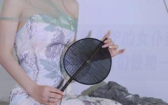 Xiuren秀人网 - 新鲜出炉的女仆美图，vetiver嘉宝贝儿又把我们惊艳一番！