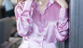 Xiuren秀人网 - 伊小七MoMo的校园写真：那些照片让我想起懵懂时光，心里藏着的小悸动。