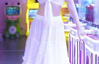 Xiuren秀人网 - 奶油妹妹的校服写真：在光影中翻阅那些秘密
