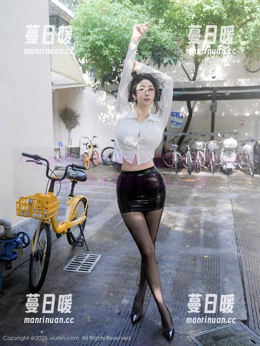 Xiuren秀人网-小蛮妖yummy Xiuren秀人网 - 在办公室的小蛮妖yummy,图片原图中那点小心思