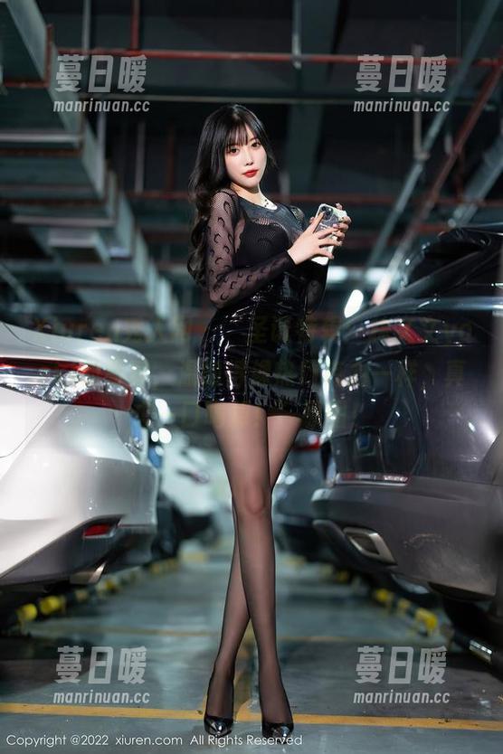 Xiuren秀人网-林文文yooki Xiuren秀人网 - “圣诞特辑:林文文yooki的写真,温暖得像热巧克力一样,真想一口喝掉!”原图!