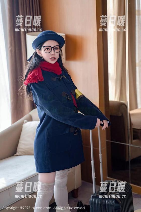 Xiuren秀人网-白微Sera Xiuren秀人网 - 白微Sera的校服原图,光影交错中透出别样的青春气息