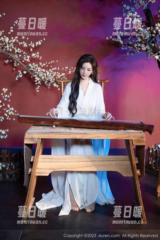 Xiuren秀人网-米妮大萌萌 Xiuren秀人网 - “米妮大萌萌”比基尼图包新升级,夏日微风中她似乎在打招呼
