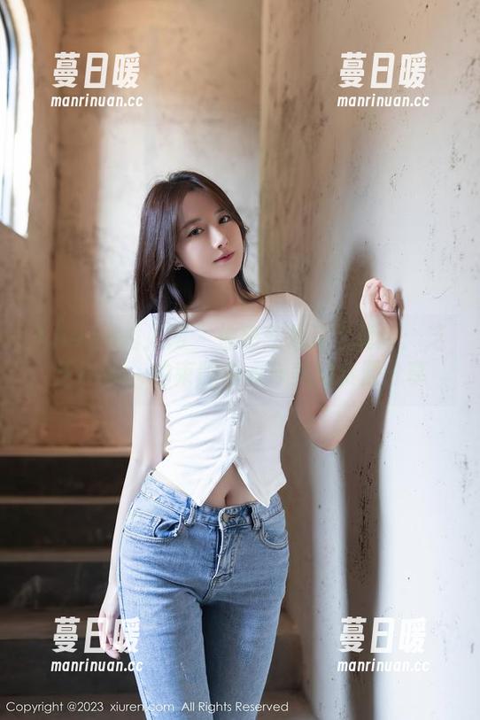 Xiuren秀人网 - 性感就是这么简单：芝芝Booty的束胸内衣与美腿资源分享
