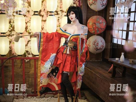 一米八的大梨子在白衬衫中自信cos，精选她的过往一瞬