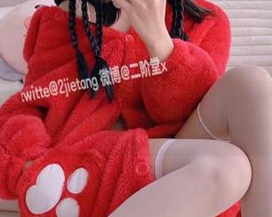 二阶堂宅绘子私拍新作：红色外套的诱惑，图包简直美到窒息！