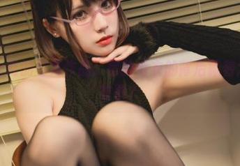 你十七鸽的写真作品：宿醉毛衣的背后藏着怎样的故事？