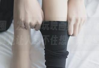 翻了一圈，发现兔玩映画的双马尾白色居家服真是让人忍不住想拿来做壁纸！