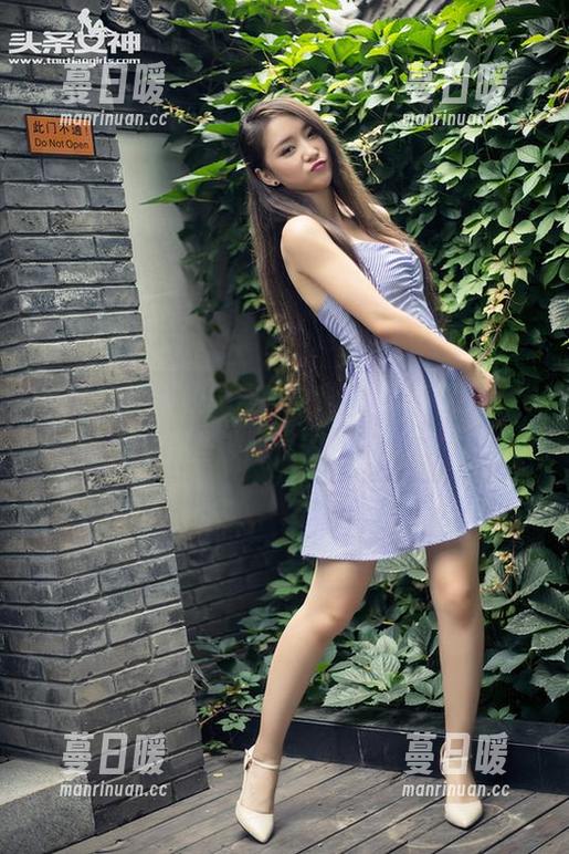 头条女神-琳琳 头条女神 - 校园漫步:琳琳的写真福利,探索那些被阳光宠爱的角落!