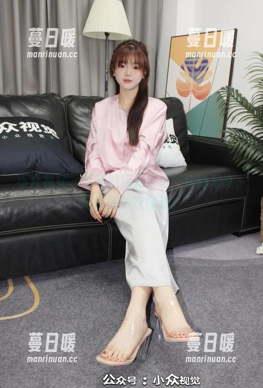 小众视觉 - 艾迪的裸足日记：定制写真，记录每一次悸动。