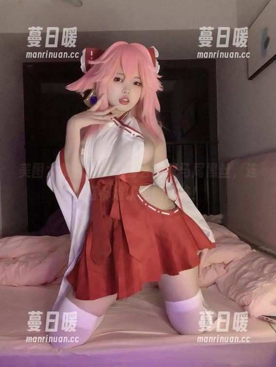 小瑶幺幺 美图大集合:小瑶幺幺的双马尾黑丝,连小猫都嫉妒她的风格!