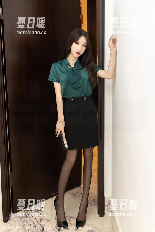 尤蜜荟-娜露Selena 尤蜜荟 - “夏日娜露Selena”原图:光与影的游戏,但我还是想关注她的鞋子!