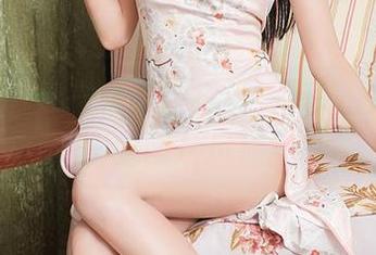 尤蜜荟 - 短裙在风中摇曳，快来围观柚柚酱的图片风情！