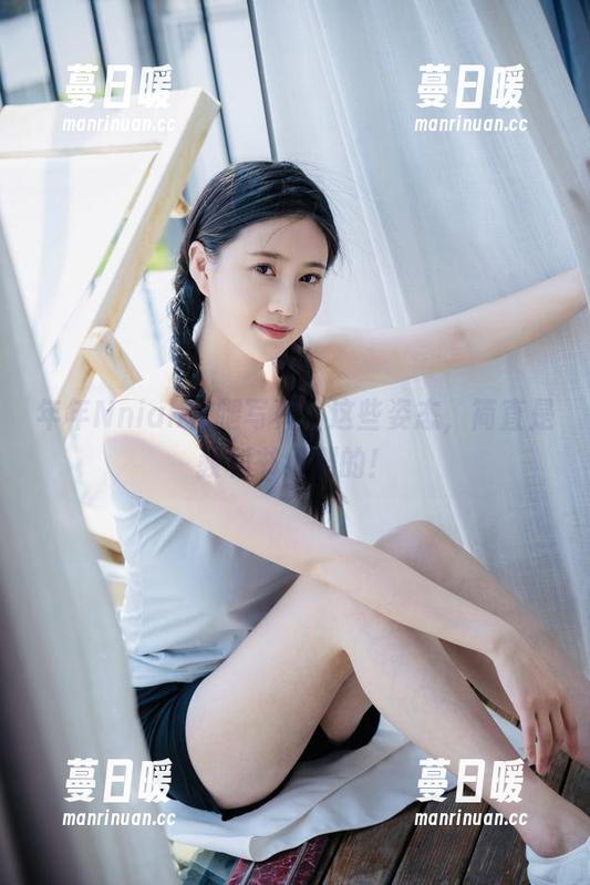 年年Nnian 年年Nnian长腿写真:这些姿态,简直是教科书级别的!