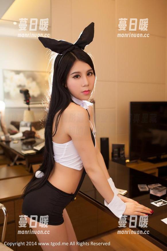 推女神 - 当谭晓彤遇上职业装：写真里藏着不为人知的职场小秘密。