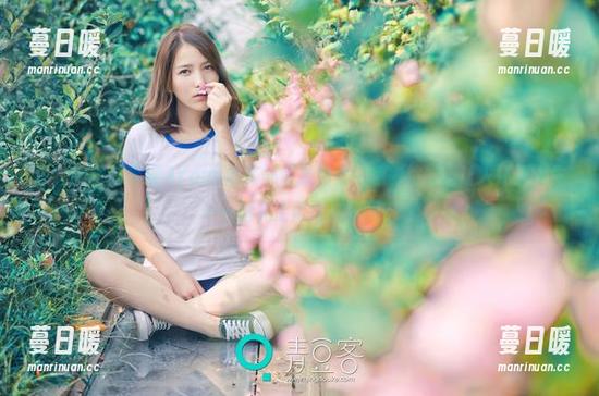 推女神-陈嘉瑶AYomi 推女神 - 陈嘉瑶AYomi的花嫁最新图集,色彩缤纷得让人怀疑人生——婚礼上能这样穿吗?