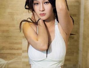 推女郎 - 黄可的牛仔裤探险：图片里的故事原图隐秘