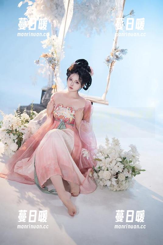 星澜想来杯珍珠奶茶的眼镜写真：分享那些让人心动的微光瞬间