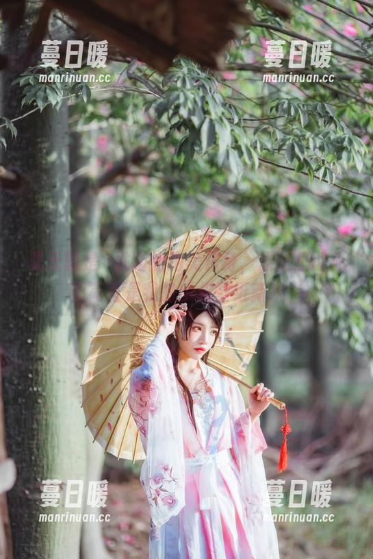 桜桃喵 夏天就是桜桃喵的绝美化身,原图里的光影简直是我的手机壁纸新欢!