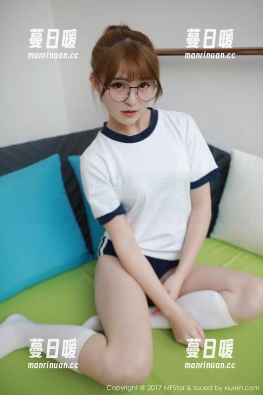 模范学院 - 原图震撼，黄乐然的清纯十足，图片里好像有阳光。