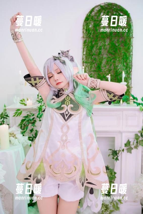 爆机少女喵小吉的电玩探险：快来收集她的超级套图资源！