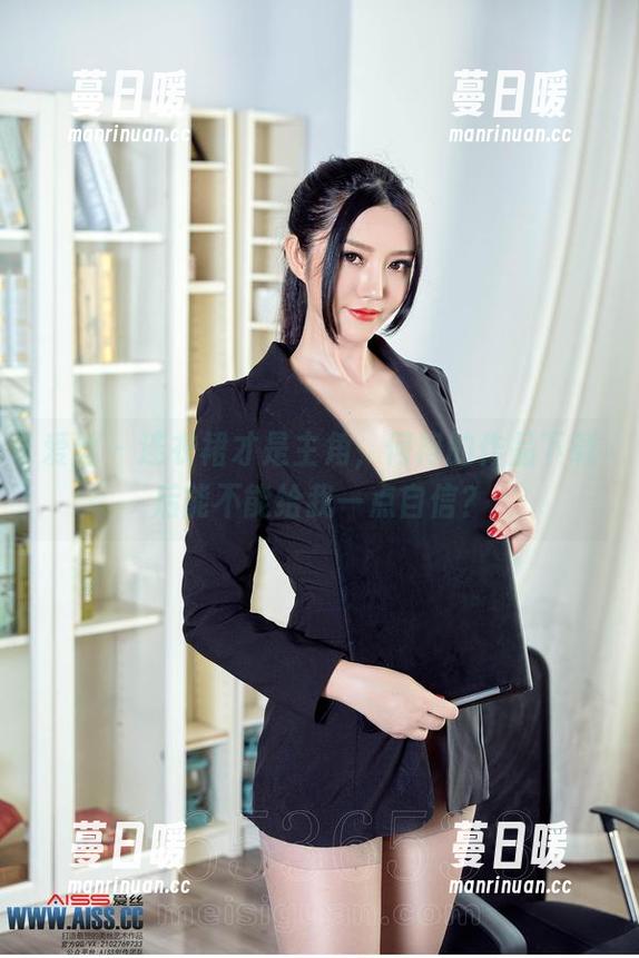 爱丝 - 连衣裙才是主角，何冉的作品下载后能不能给我一点自信？