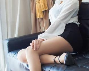 爱蜜社 - 泥鳅鳅的皮衣时刻：精选图库里的轻盈与张力