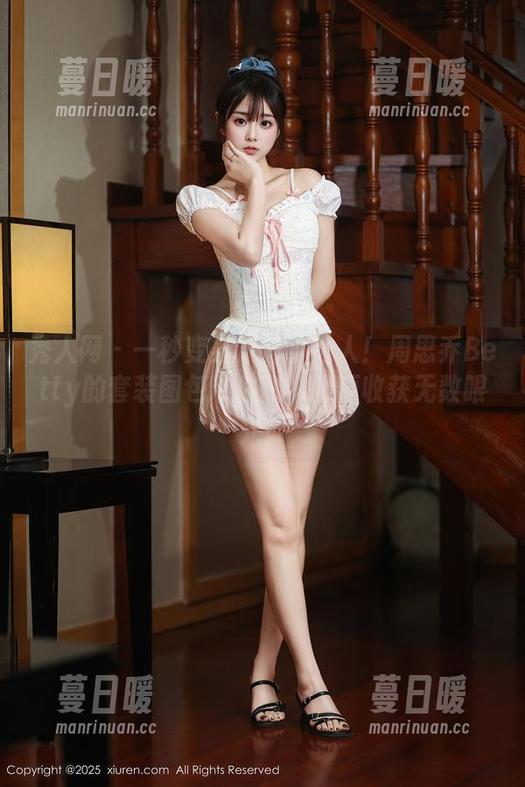 秀人网-周思乔Betty 秀人网 - 一秒变身时尚小达人!周思乔Betty的套装图包带你飞,顺便收获无数眼光!