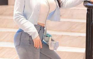 秀人网 - 让我们一起在无圣光中发现孔一红的制服作品
