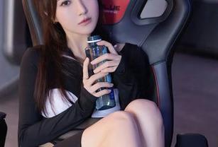 秀人网 - 曼苏拉娜的制服写真：壁纸上的小心思，让你脑海里幻想不停。