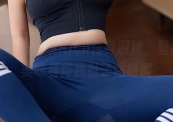 秀人网 - 当柚琪Rich化身厨娘，壁纸里的美味看得我肚子咕咕叫