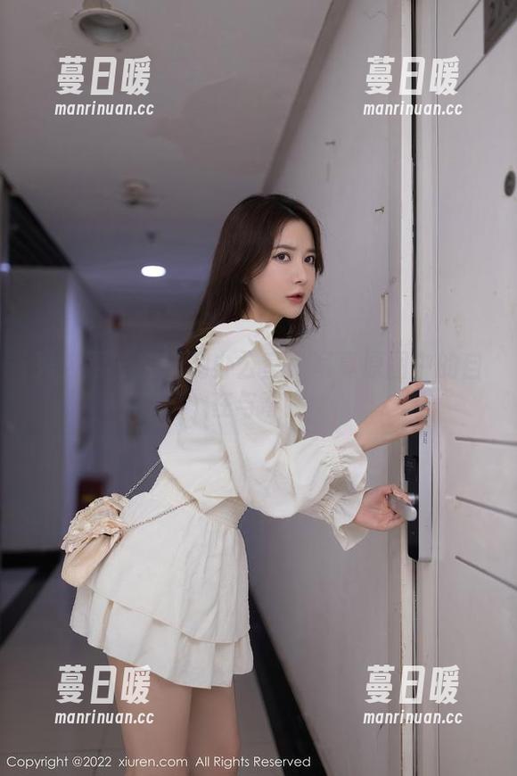 秀人网-韩珊珊 秀人网 - 韩珊珊办公室:写真原图中的自在与奇遇
