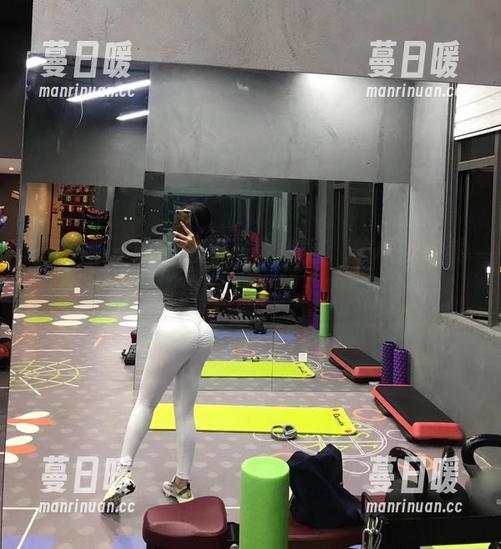 童小芯 微密圈 - 童小芯的居家魅力:放松随性的套图,总有一张能击中你。