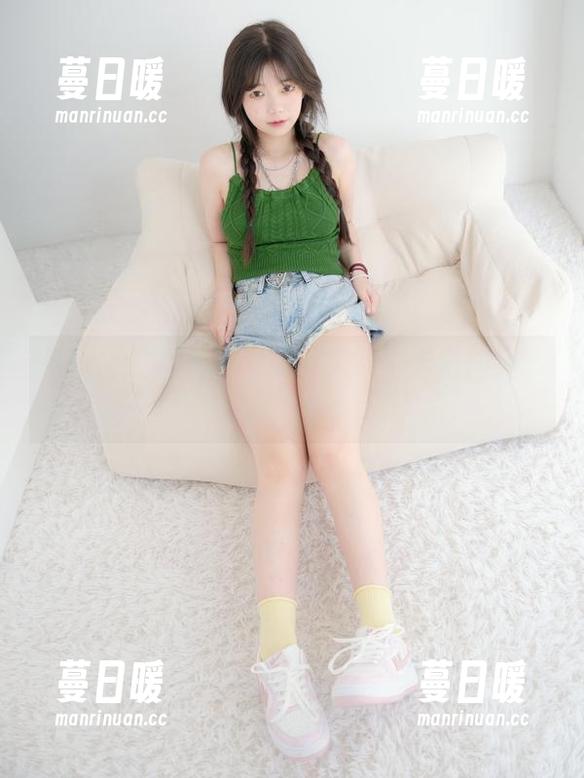 紧急企划 - 小恩与她的定制体操服图集：一场关于线条与光影的探索！