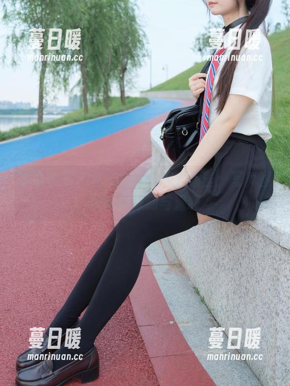 紧急企划-小恩 紧急企划 - 有点小恩,偏爱肉丝:写真图包中的悸动与温暖