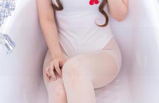白色樱桃体操服：羊大真人的高清写真，不看会后悔
