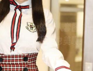 美媛馆 - 小夕juju的双人套图：一人自拍不够，算我俩也美呗！