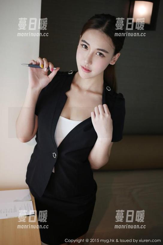 美媛馆 - 王馨瑶美足，高清写真里的小秘密