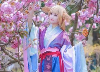 在羽天shine的白色毛衣写真合集里，温暖与清新都在这里
