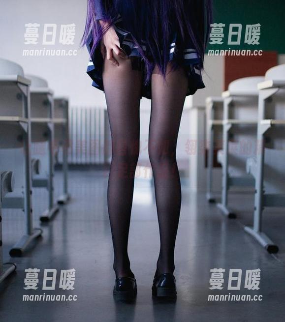 翎柒菜菜 让腿毛和美图都自愧不如,翎柒菜菜的精彩足部作品!