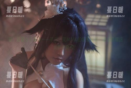 看！透明女仆现身——芊川一笑MNK的套图资源，快来瞧瞧这光影小把戏！