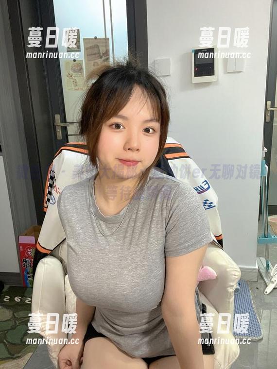 微密圈 - 美图大揭秘：葱油饼er无聊对镜等待的瞬间